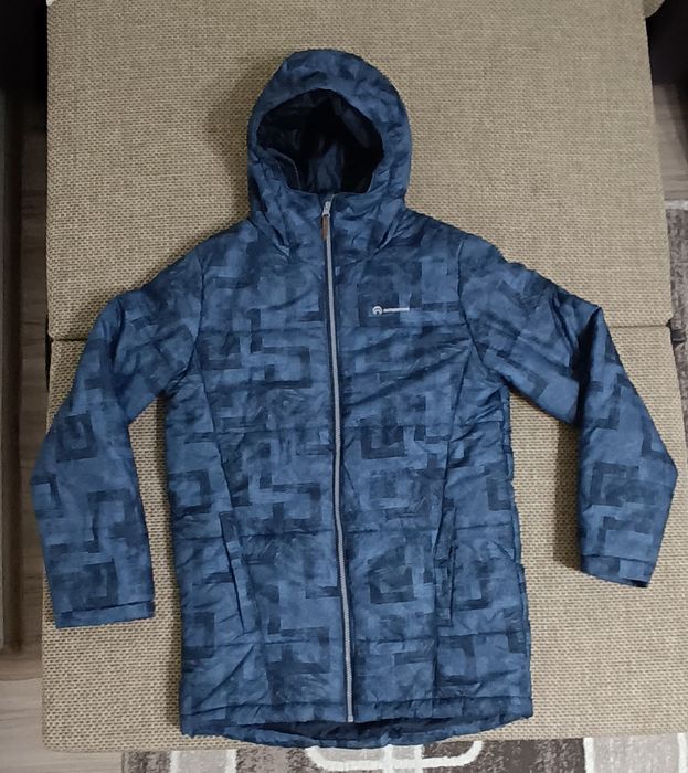 Продам осеннюю куртку на мальчика