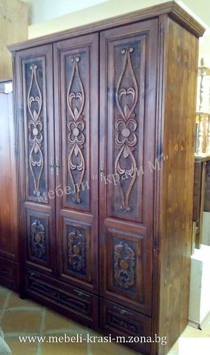 Витрина от масивна дървесина и МДФ в Бяло- боя.Налична!