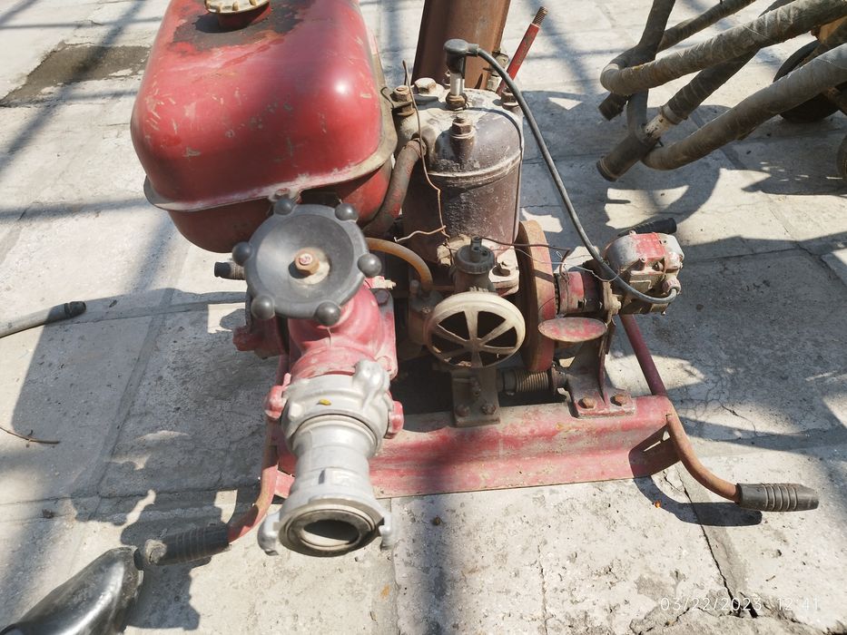 Мотопомпа сотилади