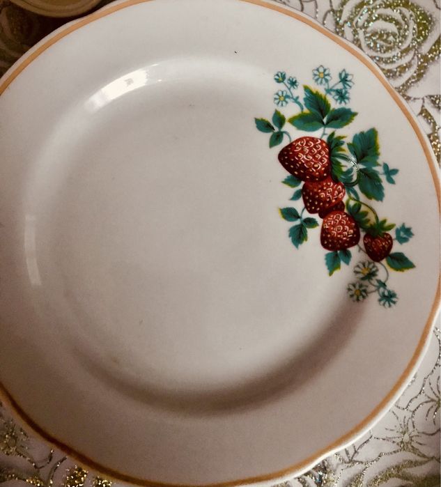 Тарелки по 300тг,