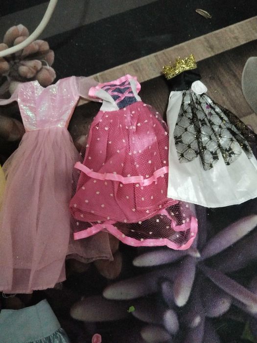 Продам куклу с набором одежды