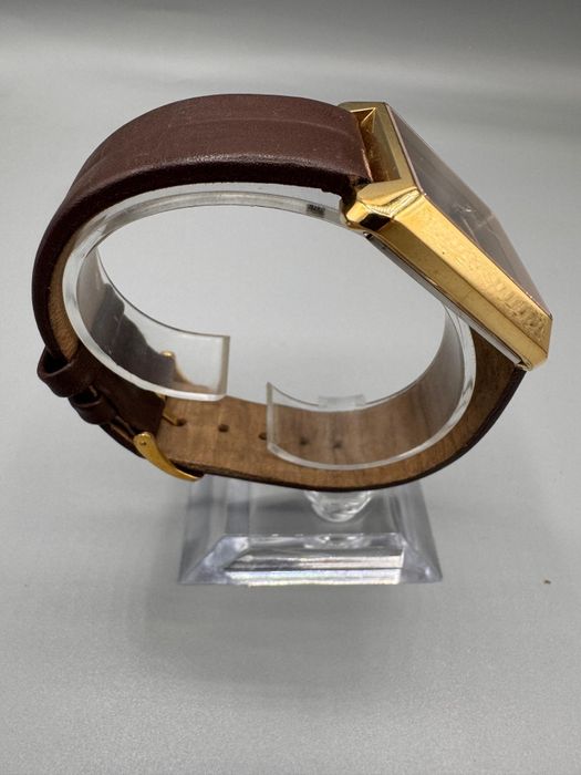 Ceas Doxa Grafic 350.30 34x37mm Curea Piele Maro Cristal Safir