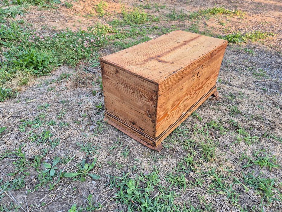 Стар Дървен Реставриран Сандък