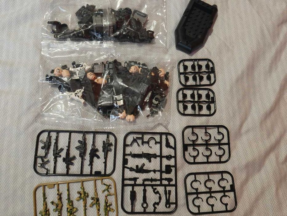 Set 12 figurine tip Lego SWATT team cu accesorii