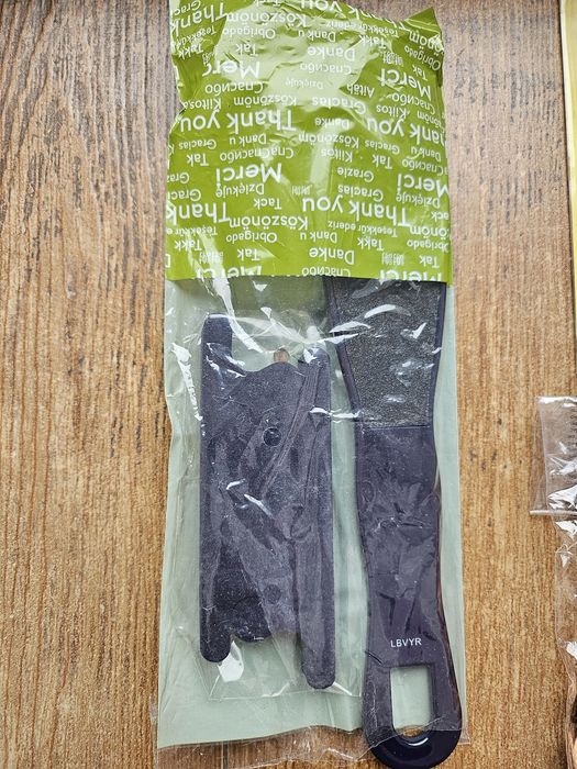 Set bentite par machiaj,penseta epil ,pila calcaie ,manusi masca maini