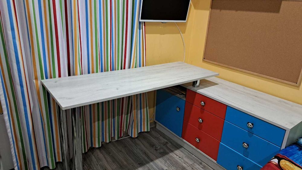 Ъглово бюро за детска стая