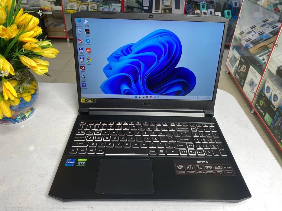 Acer Nitro Gaming core i7-11800H 16/512 SSD RTX 3060-6GB holati ideal