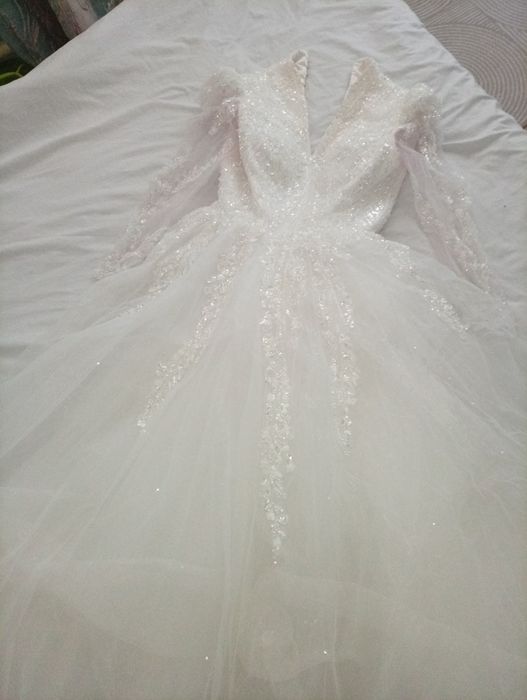 Платья белый красный