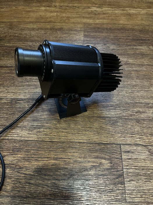 Продается Гобо проектор б/у, эксплуатировался всего несколько месяцев.