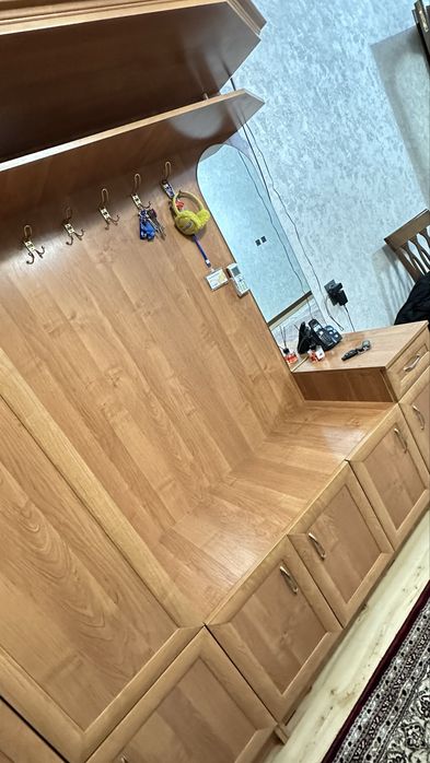 Продам шкаф для прихожой