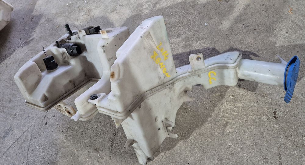 Vas  lichid parbriz /vas antigel pentru Volkswagen Passat B6,B7, CC