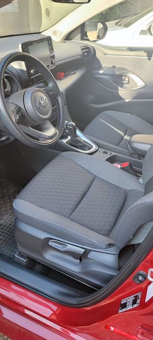 Sunt Yaris! Mă vindeeee!