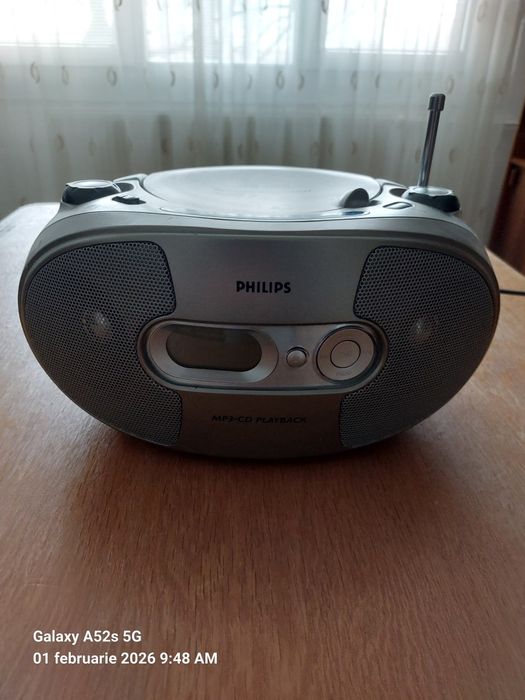 Vând radio CD player