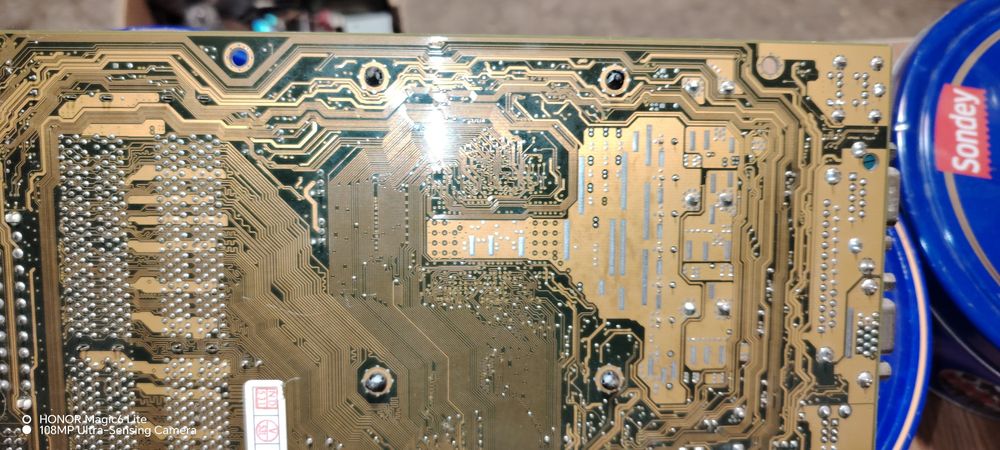 Gold 24k miner de suprafață.
