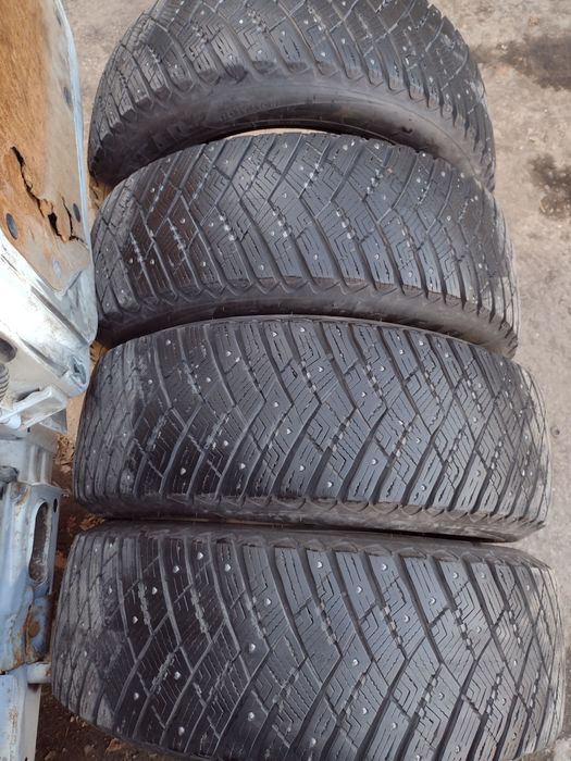 Почти нови 4бр.235/60/18 Good Year Ice Arctic dot3519