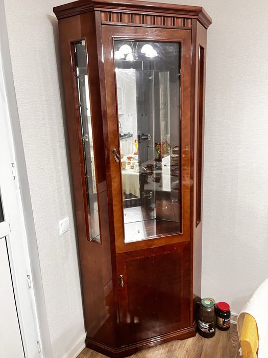 Угловой сервант горка для посуды