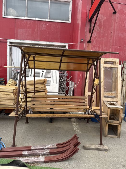 Качели садовые с коваными элементами