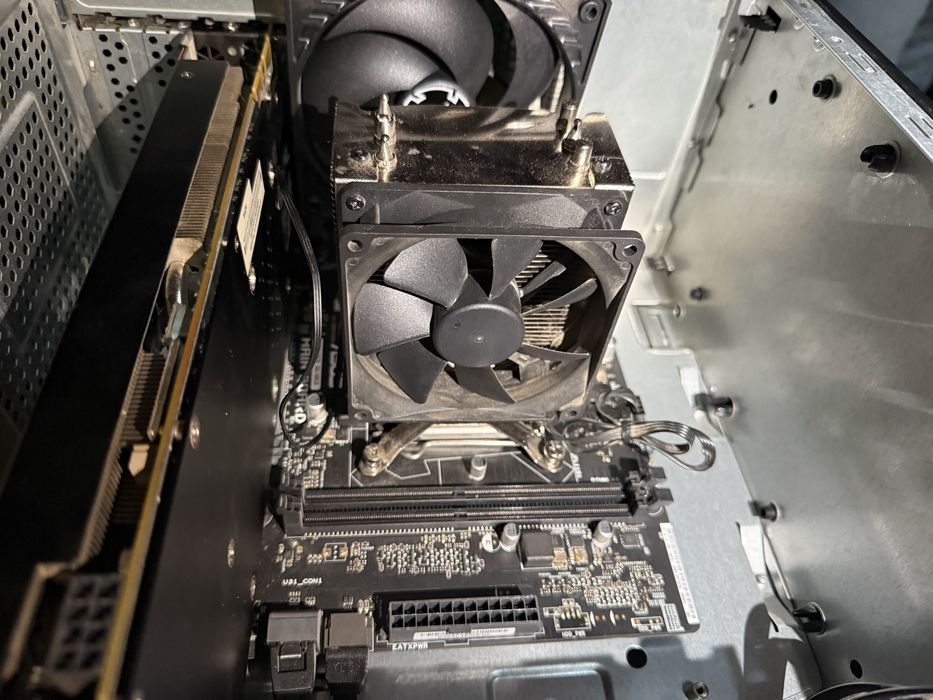 Sistem PC Gaming ASUS ROG Strix