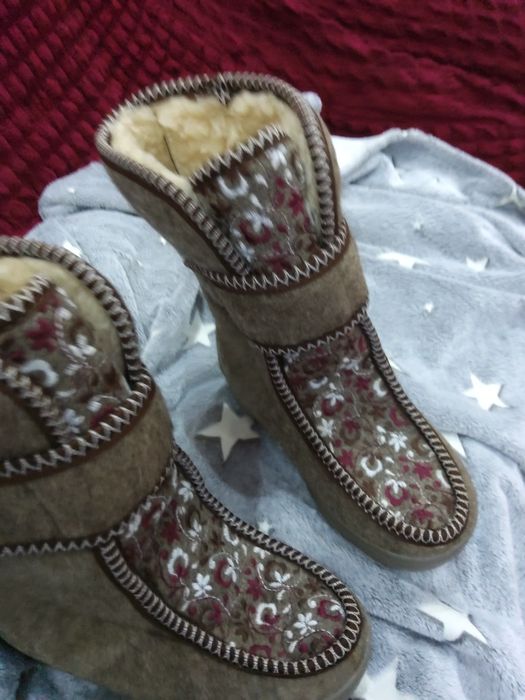 Симпатисные  тёплые бурки.