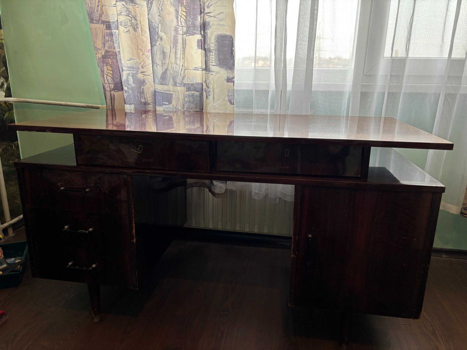 Голямо масивно дървено бюро – ретро / винтидж