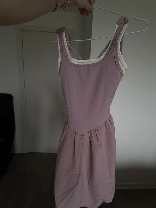 Rochie sport Varsitie + pantaloni scurți (set)