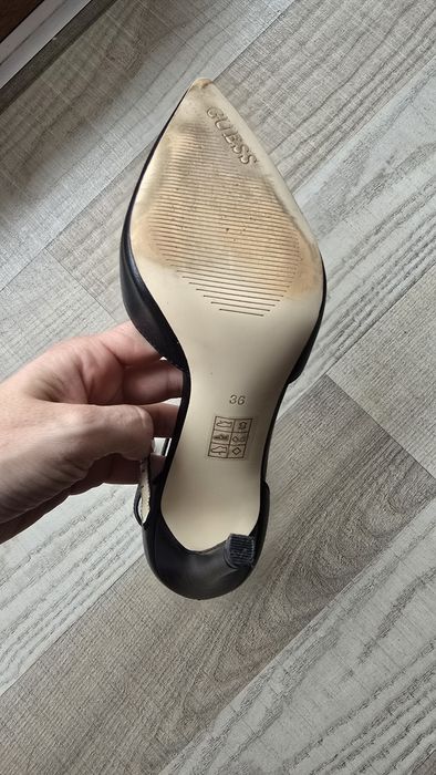Pantofi Guess - mărimea 36