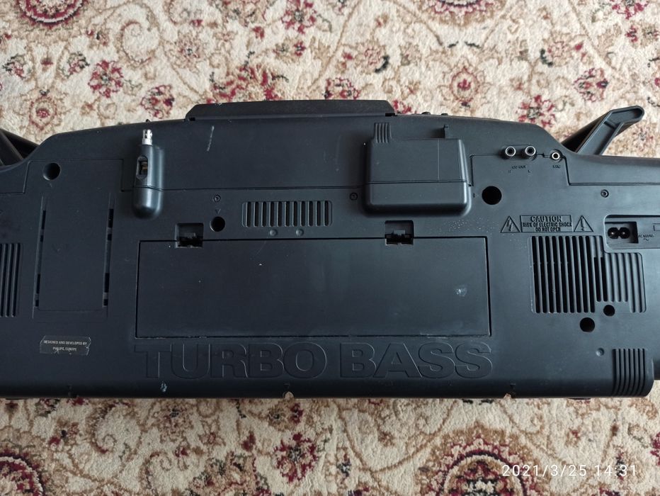 Продам аудио магнитолу Philips.