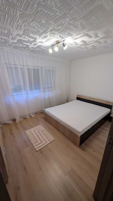 Apartament cu 3 camere de inchiriat