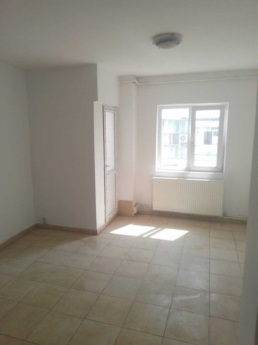 Vand apartament 2 camere 60mp semidecomandat zona Centrala Filiasi