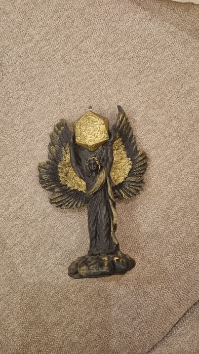 Восковая фигурная свеча