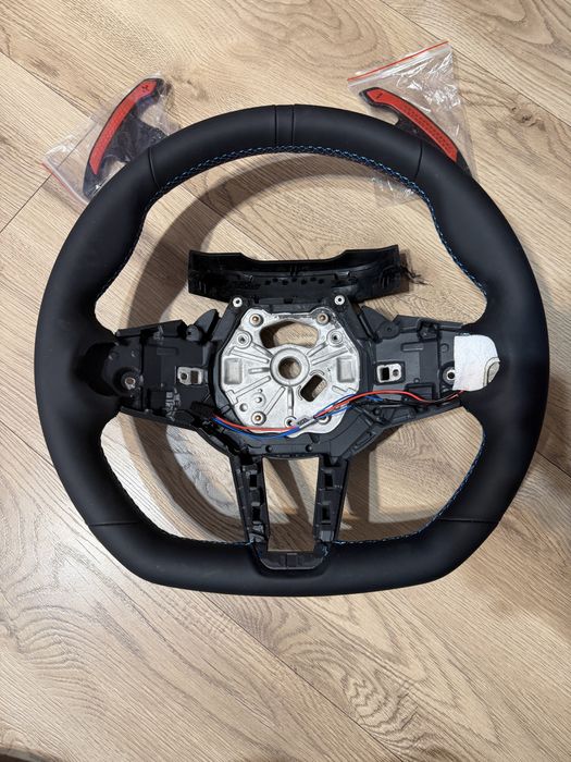 Volan BMW nou, trim carbon