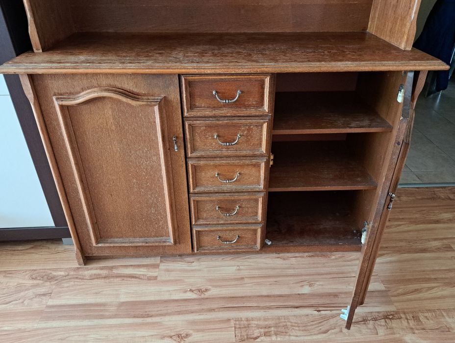 Дъбов шкаф масив