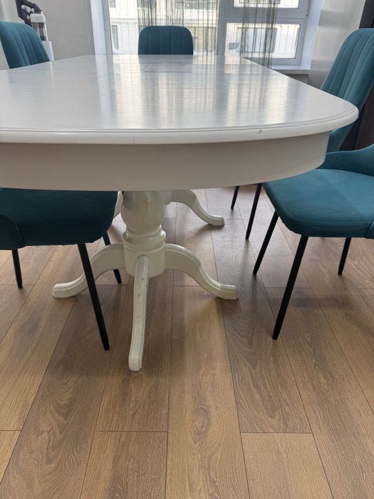 Продам стол обеденный