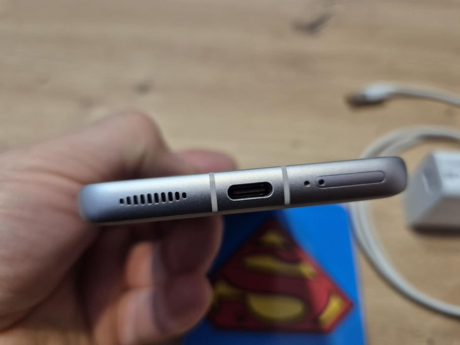 Vând Xiaomi 12 de  256 Giga, impecabil