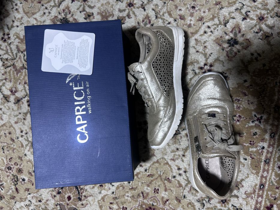 Кроссовки CAPRICE золотой