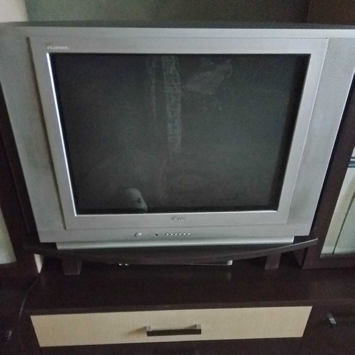 телевизор LG, тумбочка