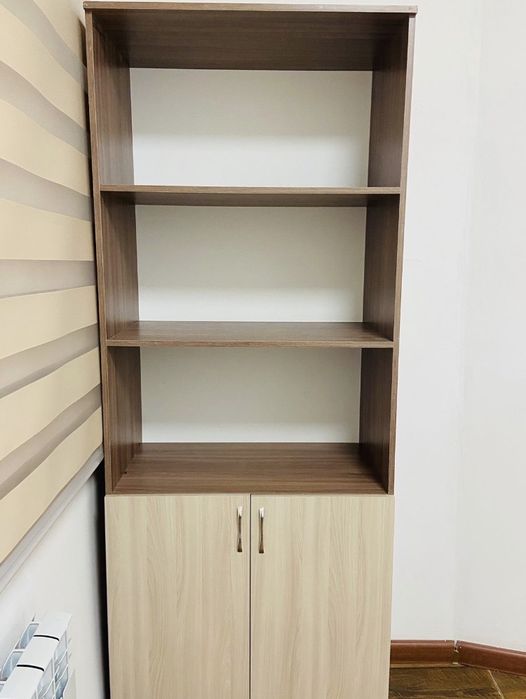 Продается стол и шкаф