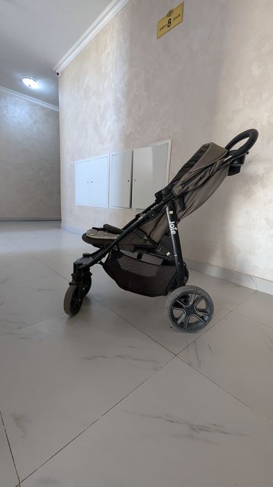 Продам коляску Joie