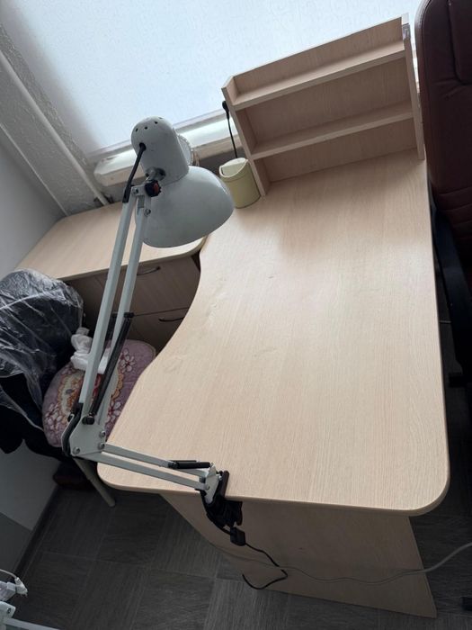 Продам маникюрный стол