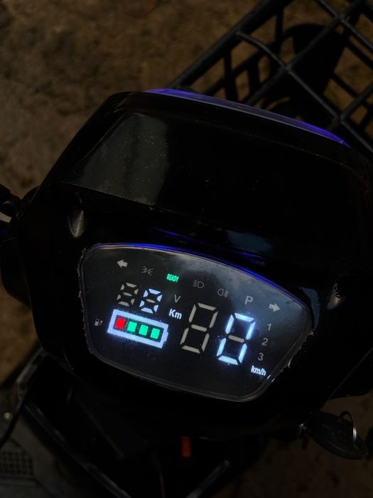 Продам электроскутер 8SK