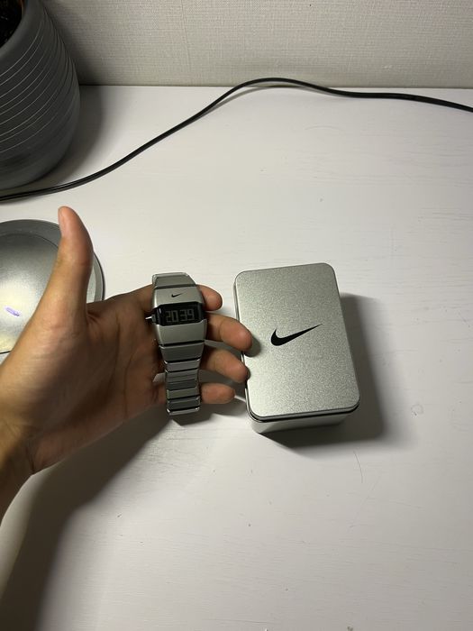 Новые цифровые часы Nike