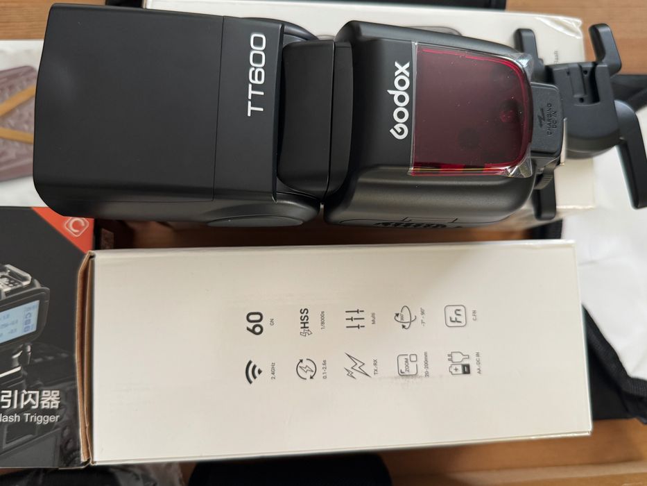 2 Светкавици GODOX TT600