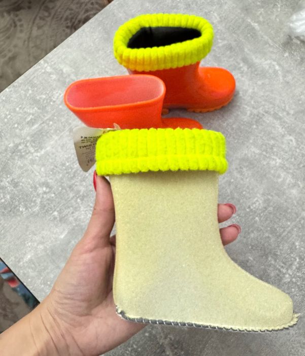 Продам детские резиновые сапоги