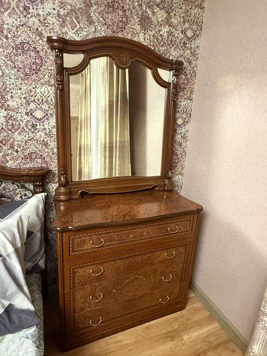 Продам спальный гарнитур.