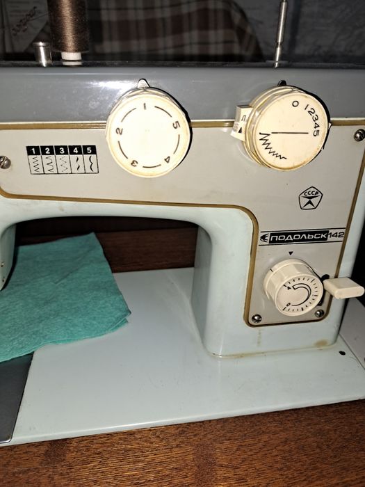 Продам швейную машинку