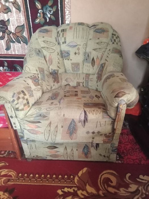 yumshoq mebel sotiladi