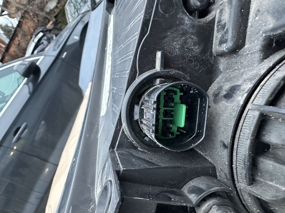 Kia Stonic ляв  фар