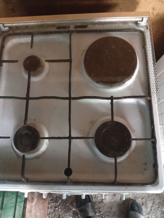 Продам газ плиту