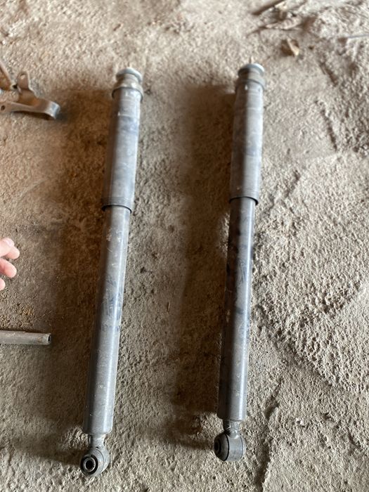 Амортизаторы передние новые