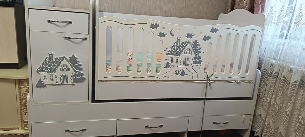 Детская кроватка